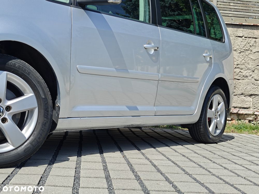 Volkswagen Touran - 10