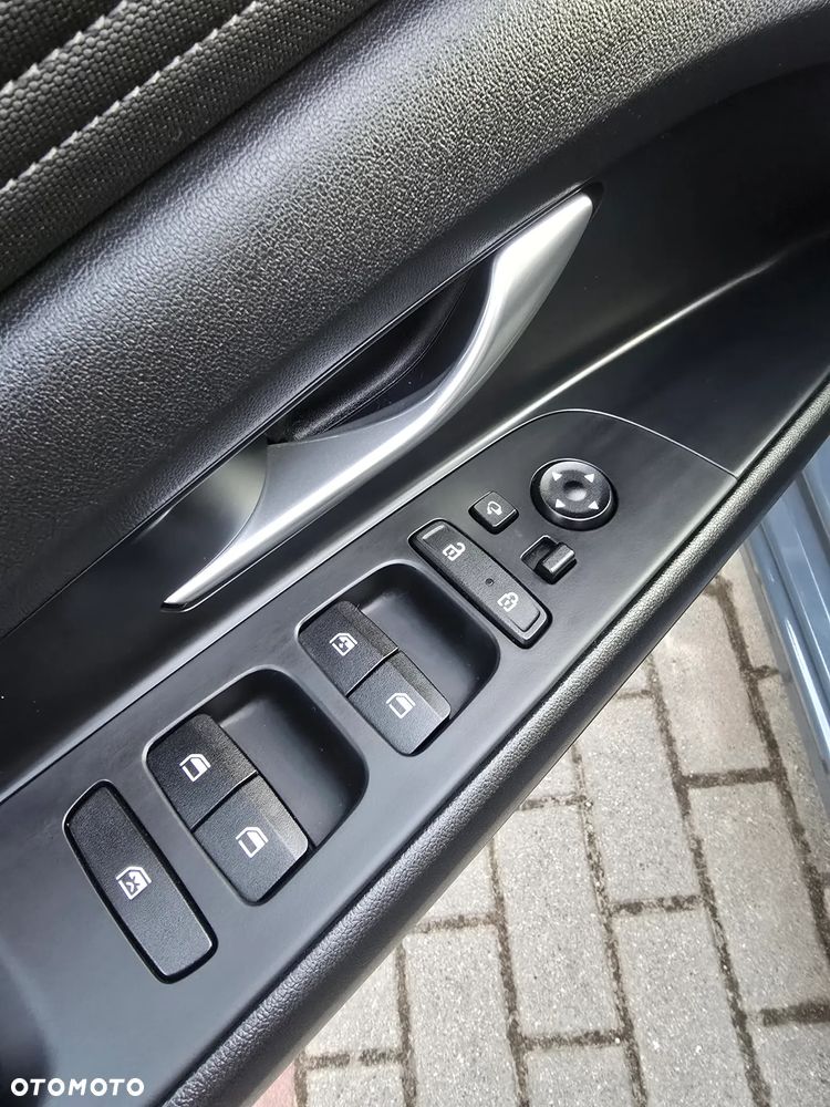Hyundai Elantra 1.6 Executive CVT - 8