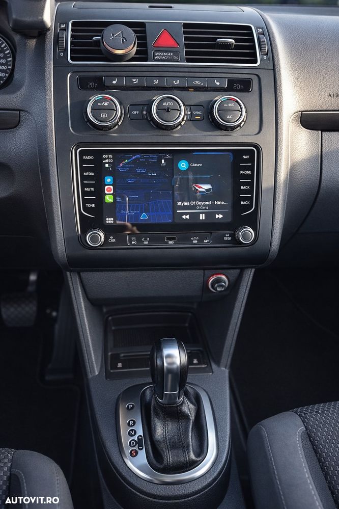 Volkswagen Touran - 10