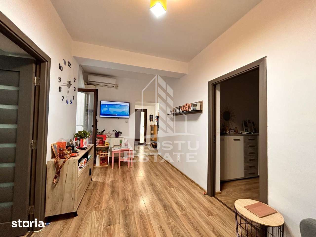Apartament 3 camere, complet renovat la curte comuna in zona Centrala — fotografia 1