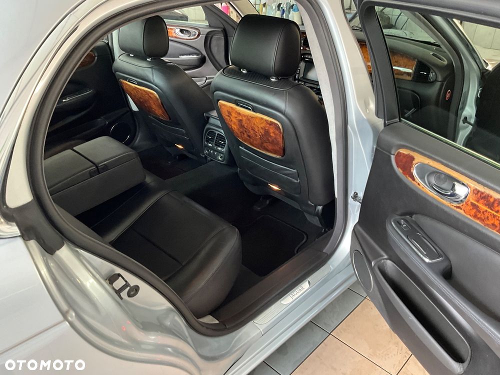 Jaguar XJ XJ8 4.2 LWB Executive - 7