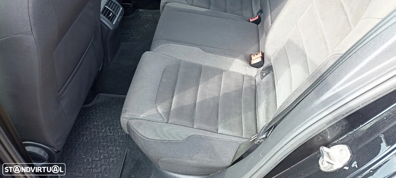 VW Golf Variant 1.6 TDi Highline DSG - 19