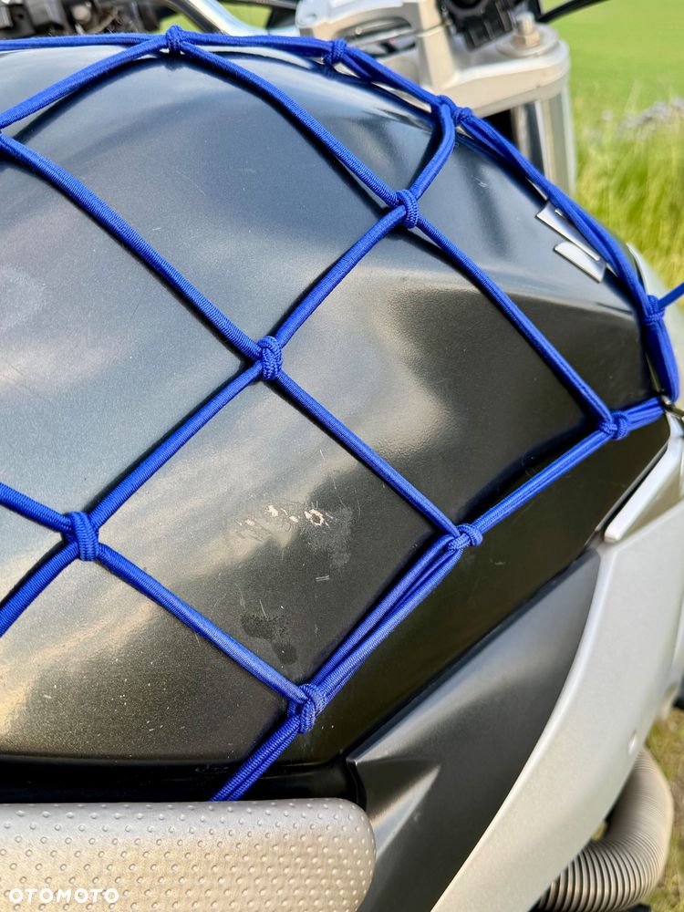 Suzuki GSR - 14