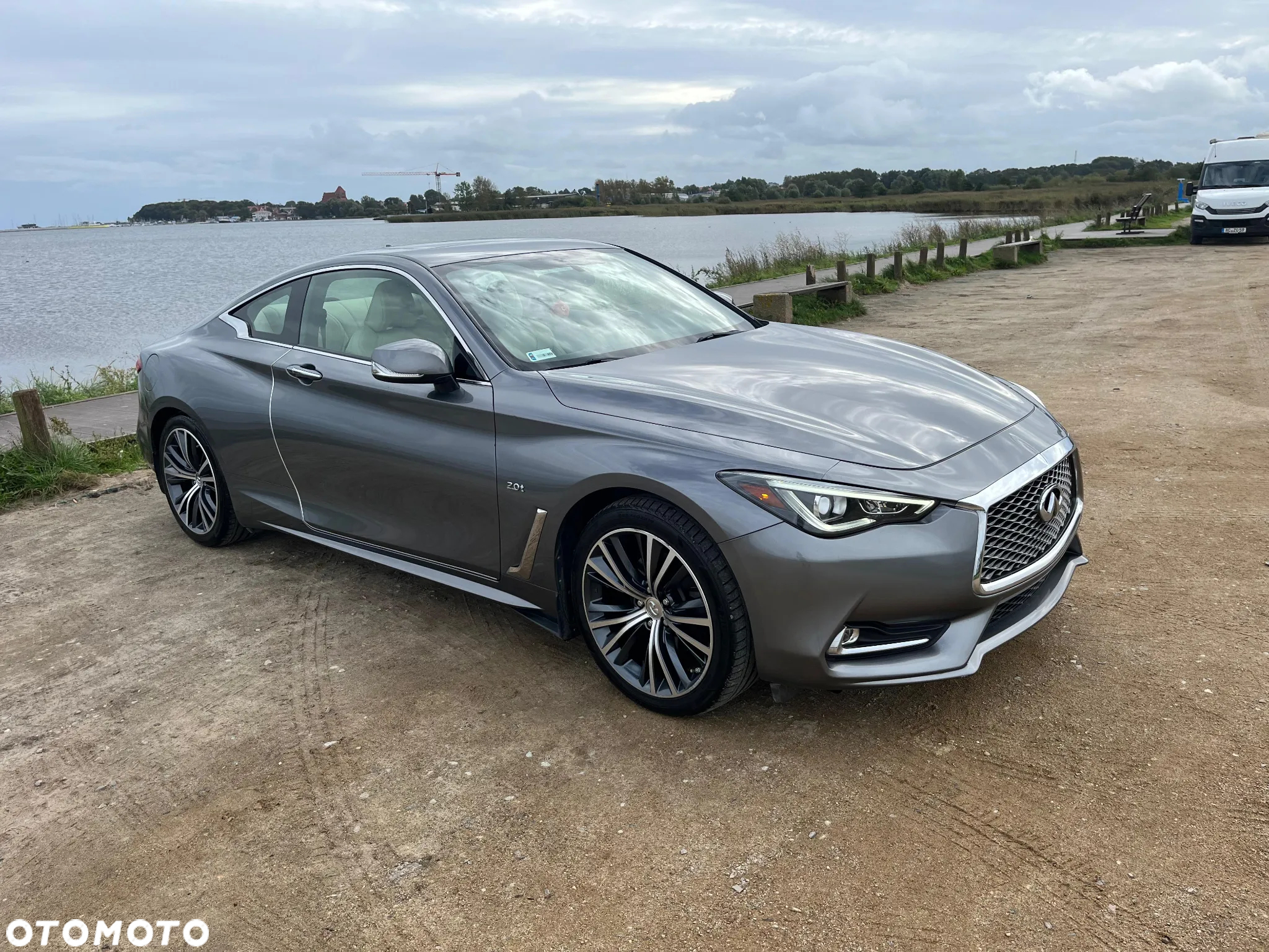 Infiniti Q60 2.0t Premium - 16
