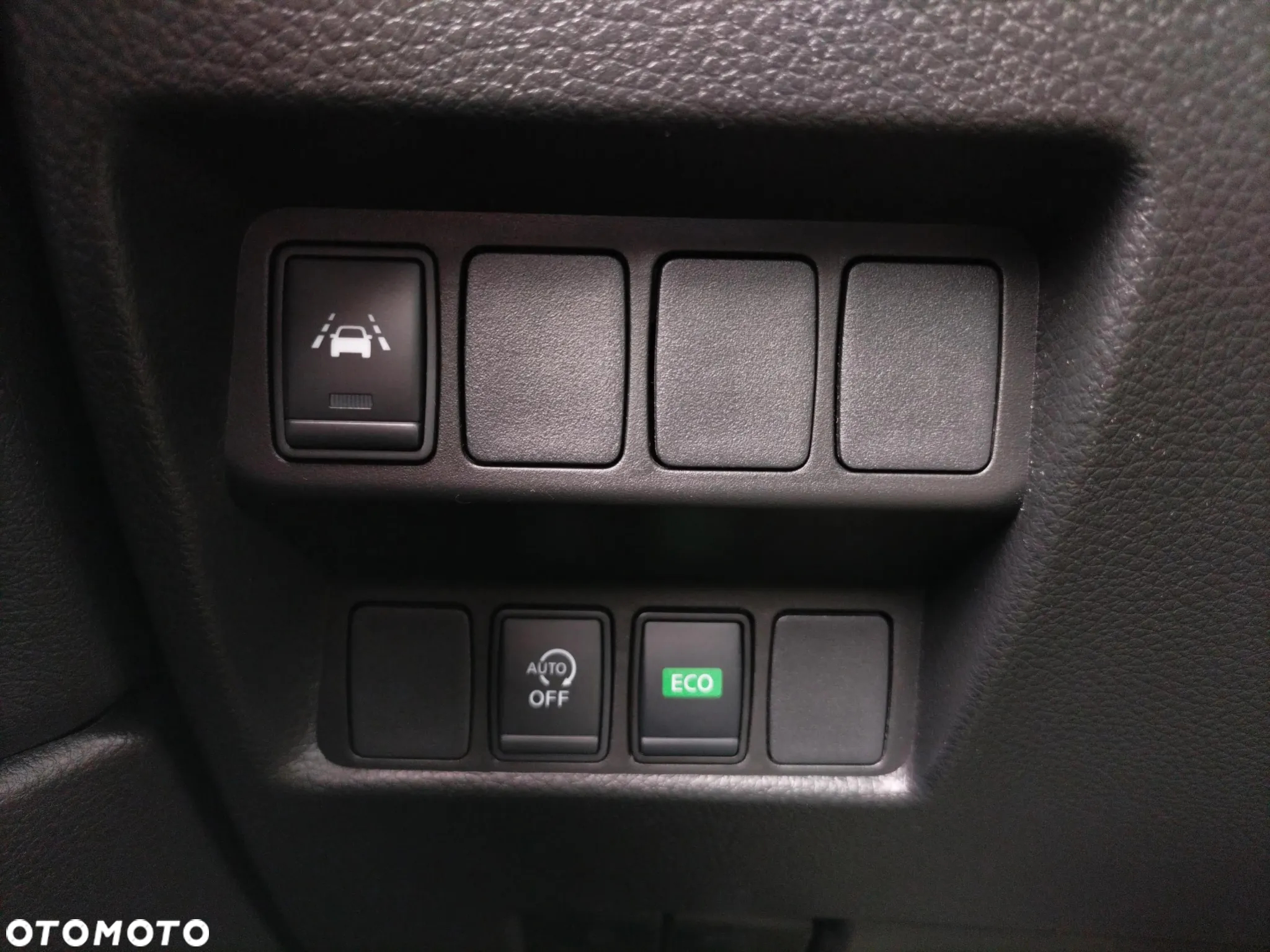 Nissan Qashqai 1.3 DIG-T N-Connecta DCT - 24