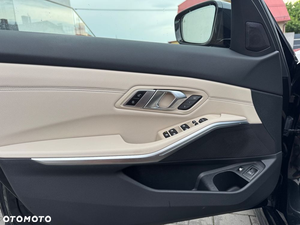 BMW Seria 3 330e PHEV M Sport Edition sport - 15