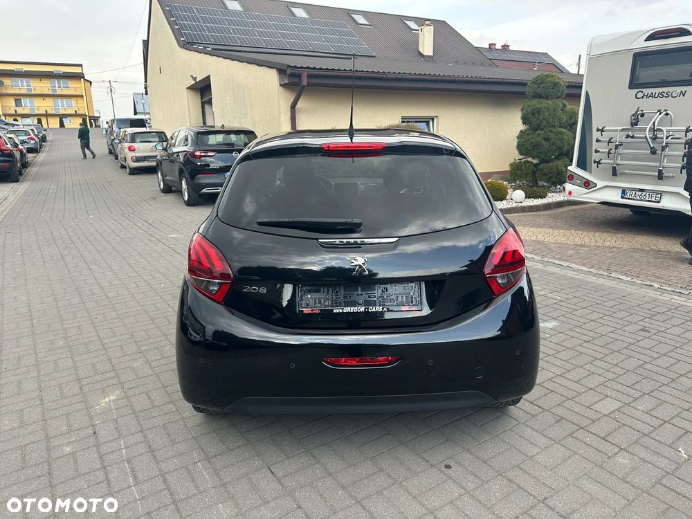 Peugeot 208 - 5