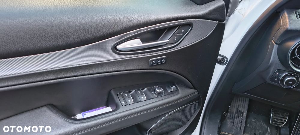 Alfa Romeo Stelvio 2.0 Turbo Sprint Q4 - 16