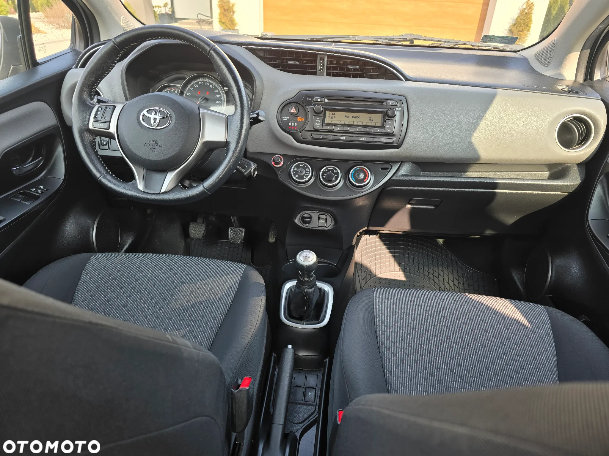 Toyota Yaris 1.0 Active EU6 - 17