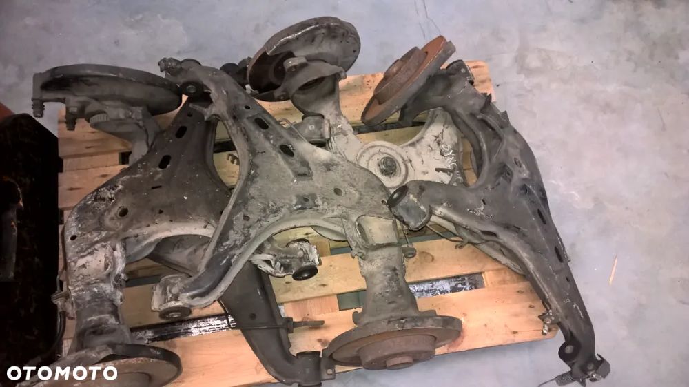 VW T4 ZAWIESZENIE ZWROTNICA PIASTA WAHACZ SYNCRO - 1