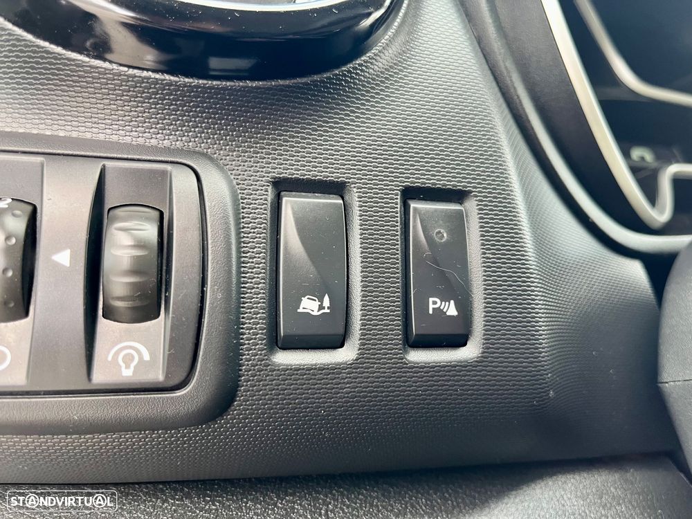 Renault Trafic 1.6 DCI Cabine dupla 6 lugares versão longa - 40