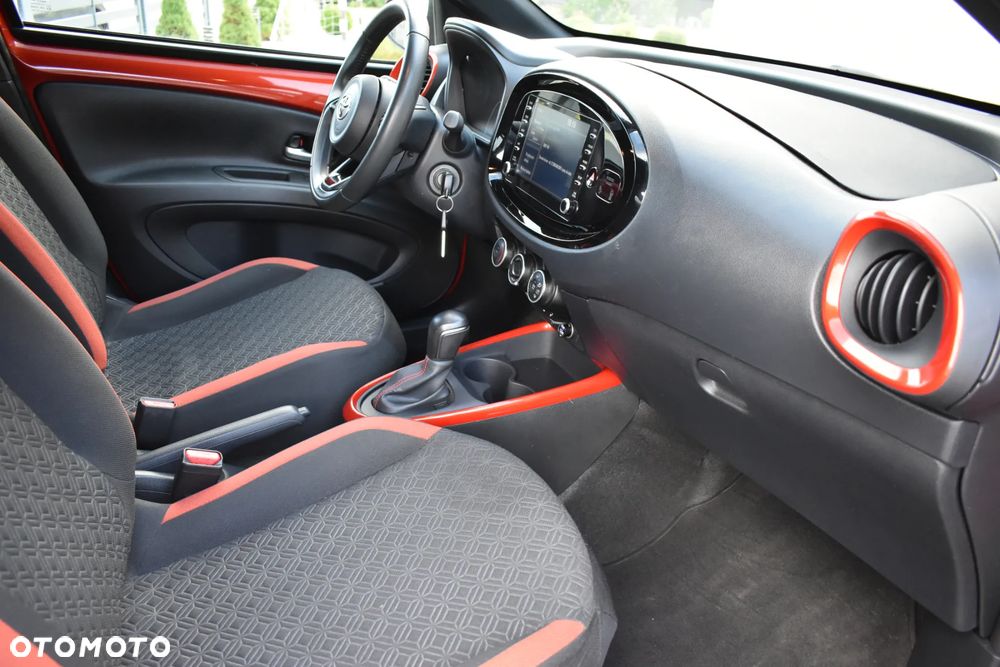 Toyota Aygo x.shift x-play connect - 12