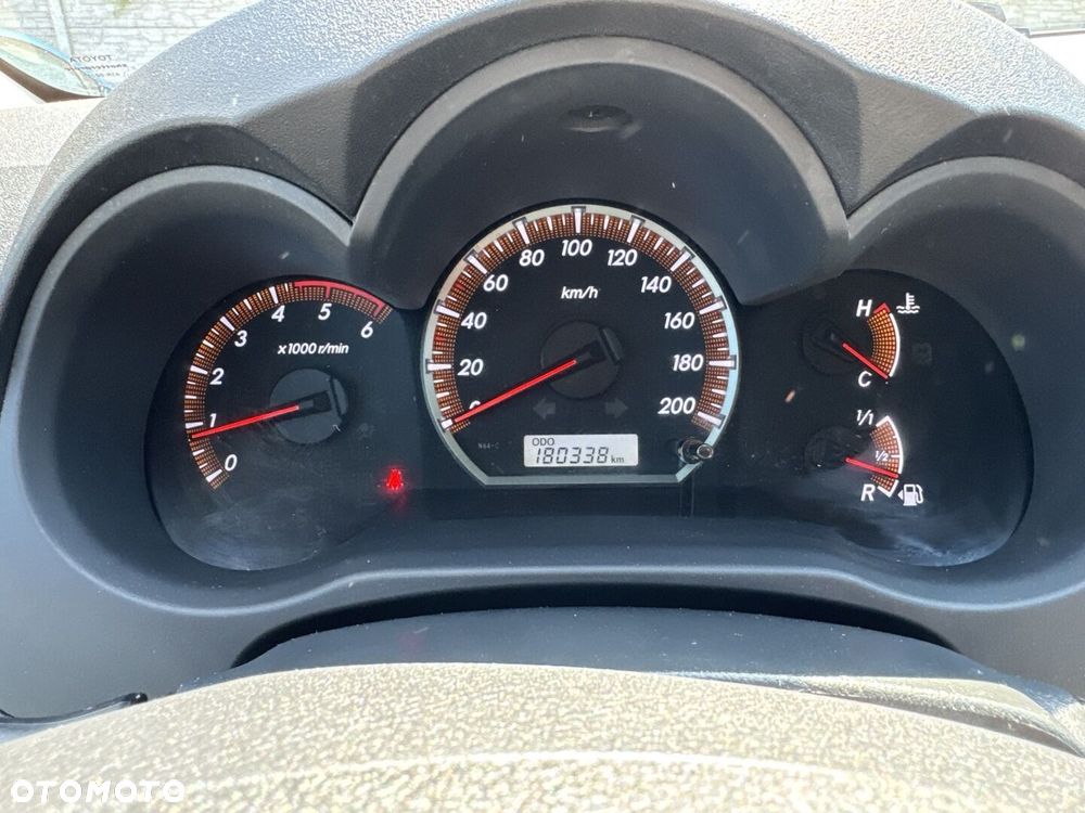 Toyota Hilux 2.5 D-4D SR - 23