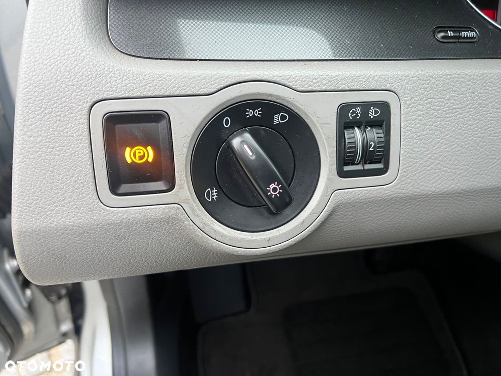 Volkswagen Passat 2.0 TDI DPF Comfortline - 11