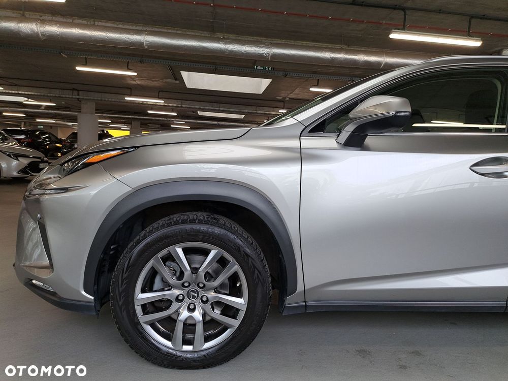 Lexus NX 300h Business Edition AWD - 37