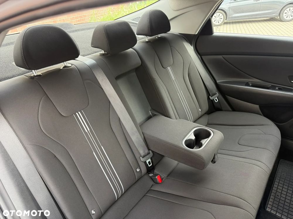 Hyundai Elantra 1.6 Smart CVT - 12