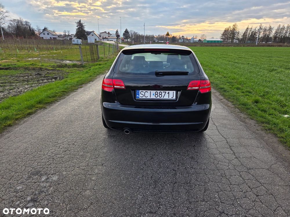 Audi A3 Sportback 1.6 TDI DPF S line Sportpaket - 5