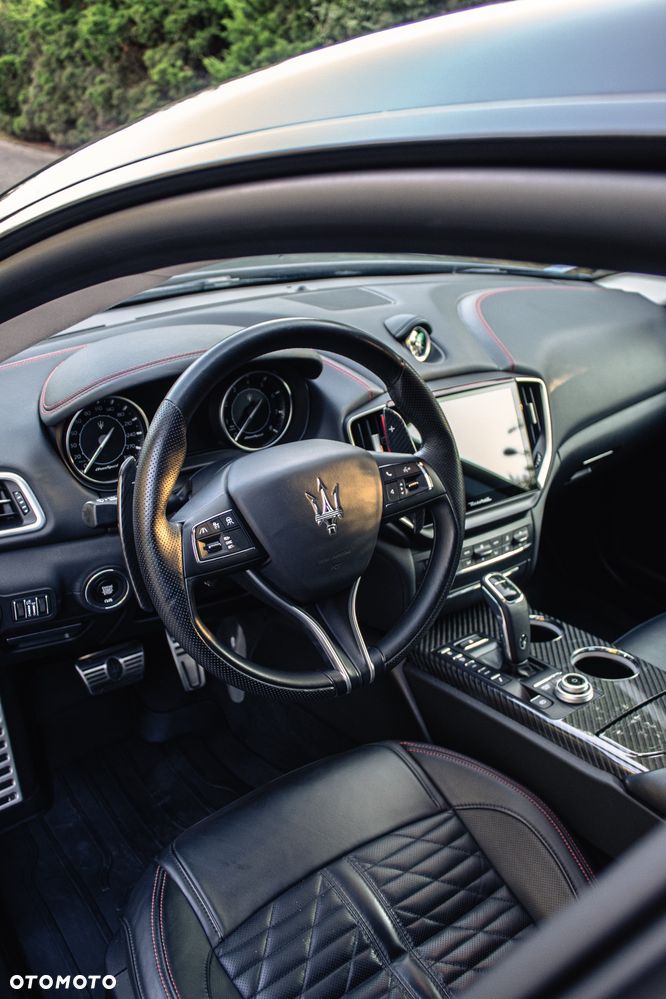 Maserati Ghibli S GranSport - 16