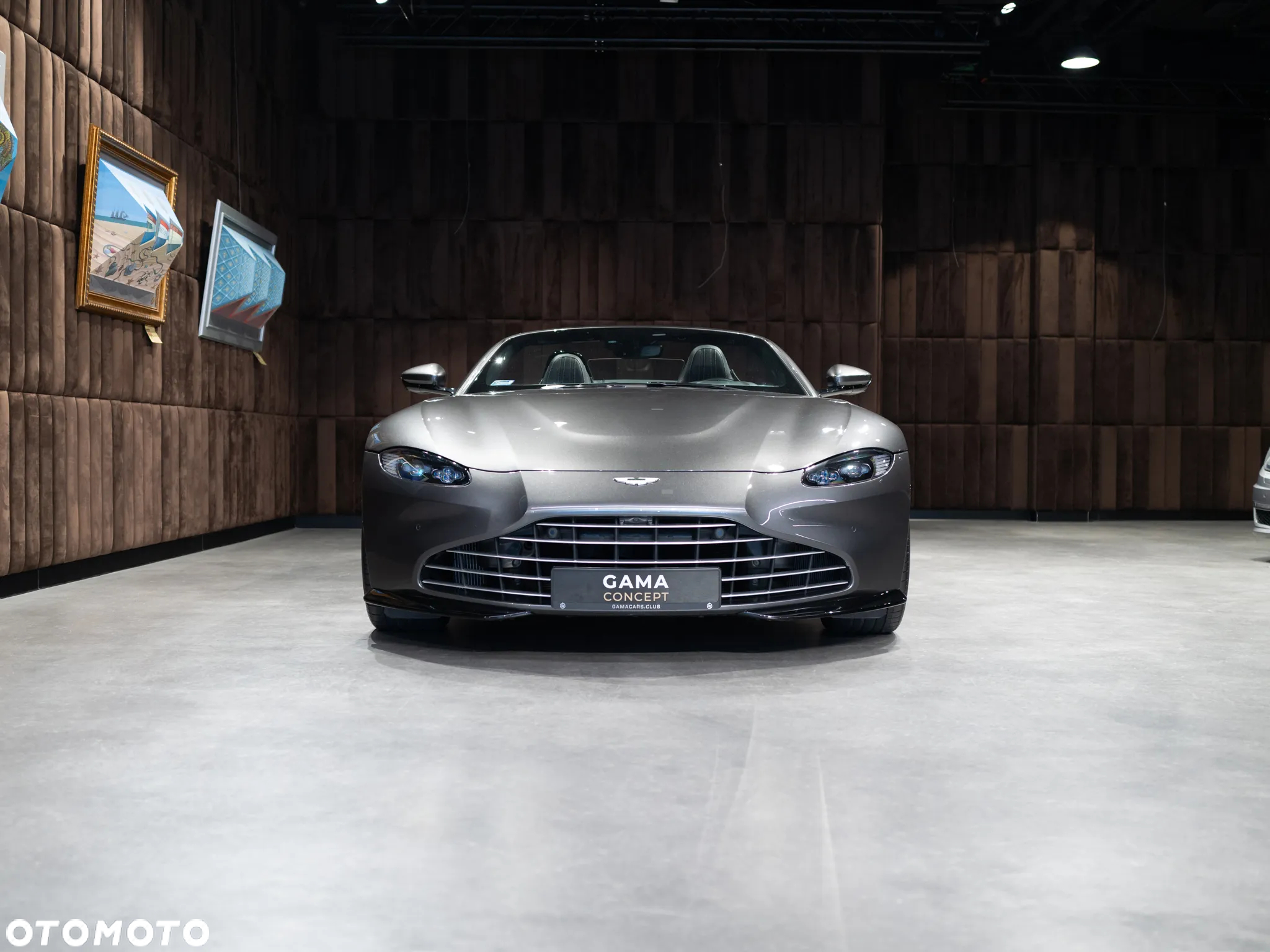 Aston Martin Vantage - 2