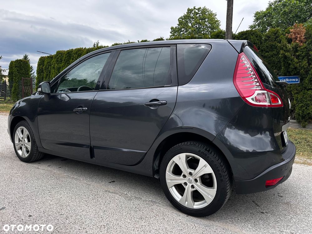 Renault Scenic 1.6 16V 110 Authentique - 11