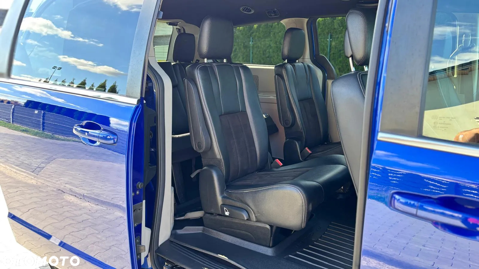 Dodge Grand Caravan - 23
