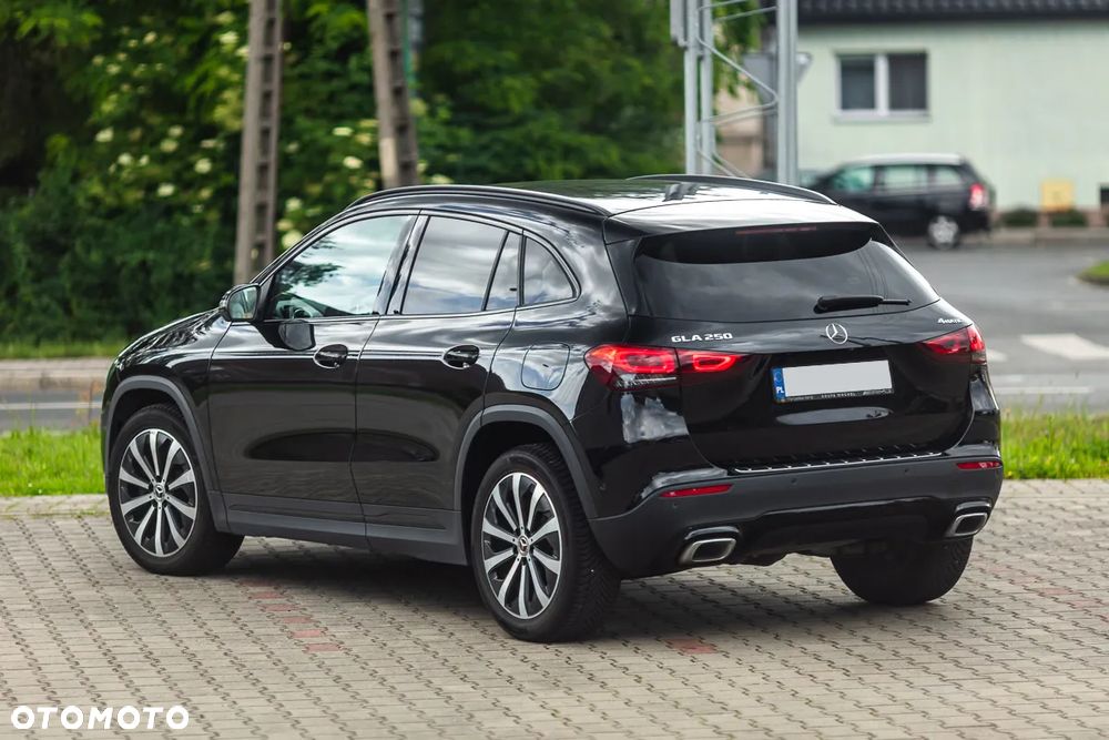Mercedes-Benz GLA 250 4-Matic - 11