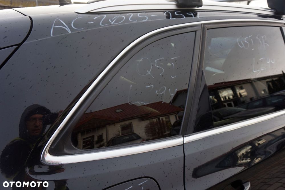 SZYBA KAROSERYJNA TYLNA PRAWA BOCZNA Q5 I 8R  AUDI 2008-2012 - 1