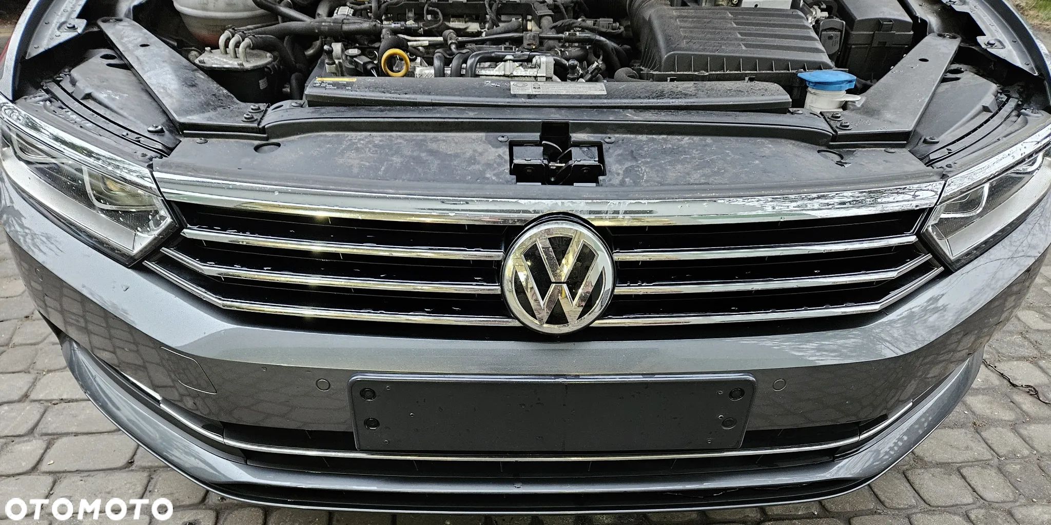 VW Passat B8  zderzak  przód  przedni  LR7H - 1