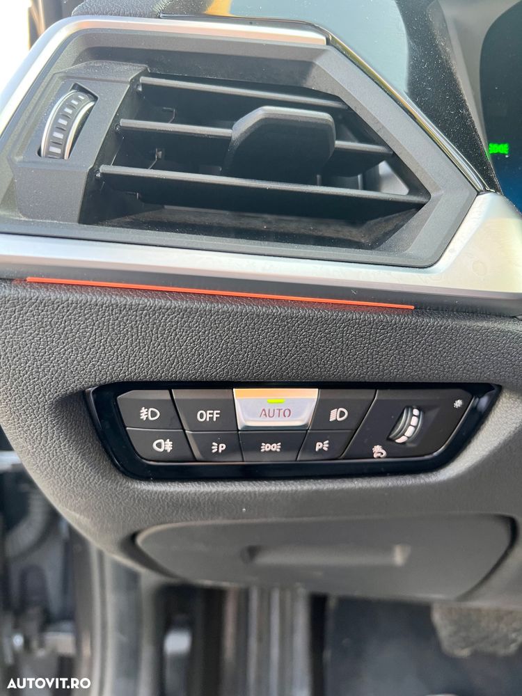 BMW Seria 3 320i Aut. Sport Line - 22