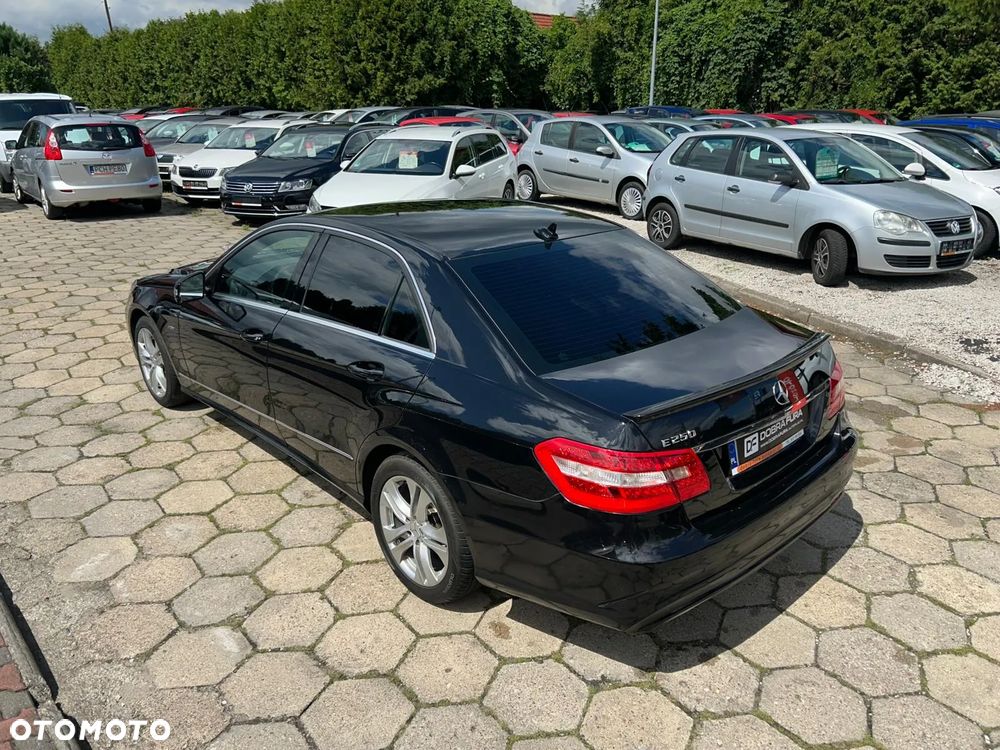 Mercedes-Benz Klasa E 200 CDI DPF BlueEFFICIENCY 7G-TRONIC Elegance - 38