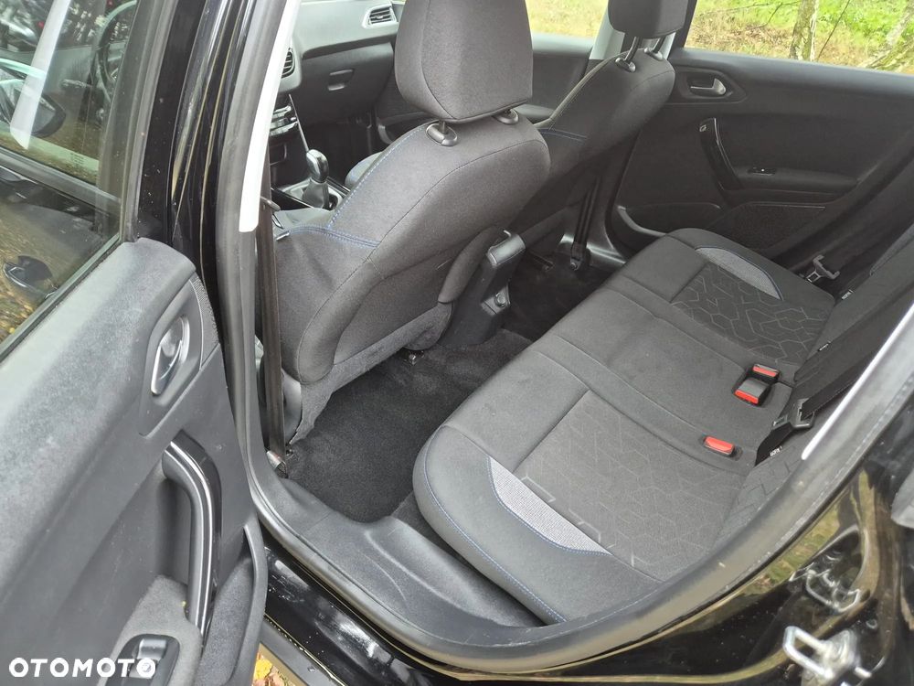 Peugeot 2008 PureTech 82 Signature - 12