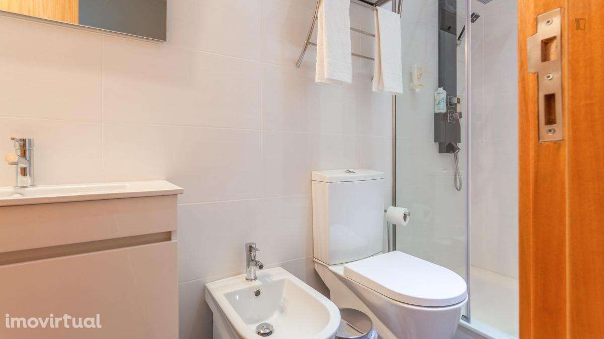 Apartamento com 1 quartos - localizado em Santo Ildefonso Porto - Grande imagem: 2/31
