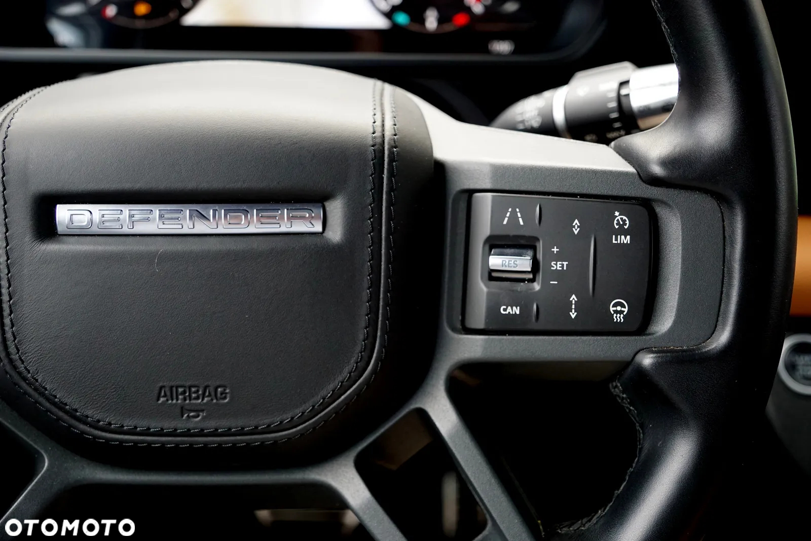 Land Rover Defender 110 P400 X - 32