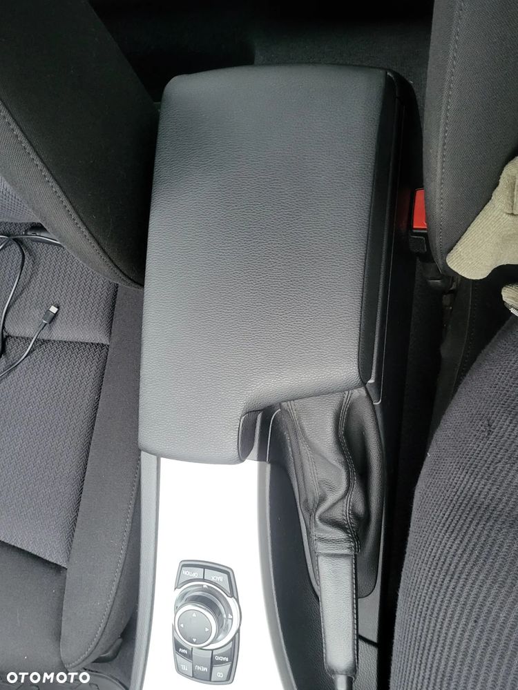 BMW Seria 3 318i Touring Edition Exclusive - 35
