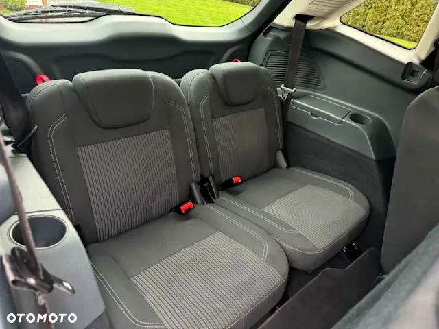 Ford Grand C-MAX - 27