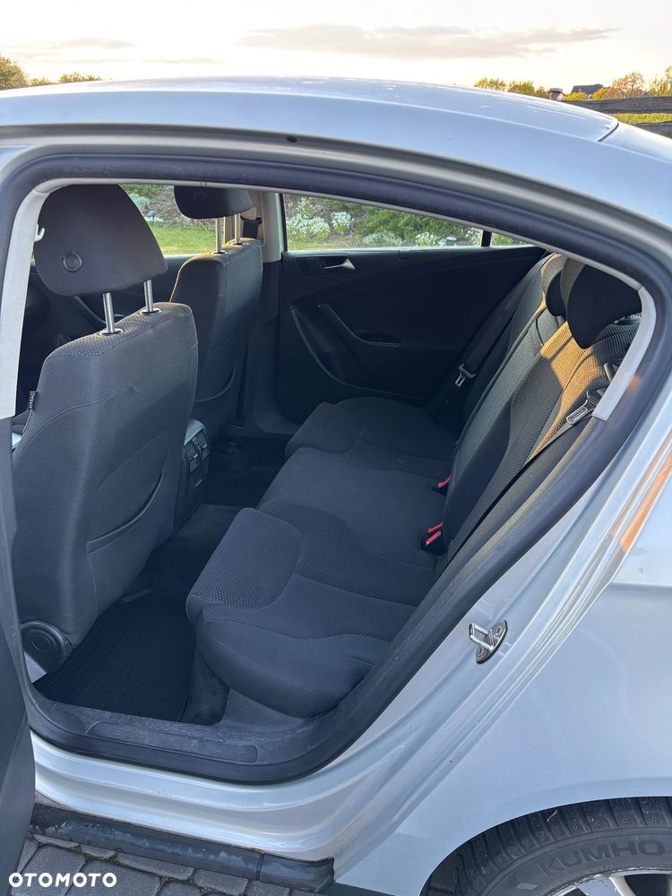 Volkswagen Passat 2.0 TDI Trendline - 12