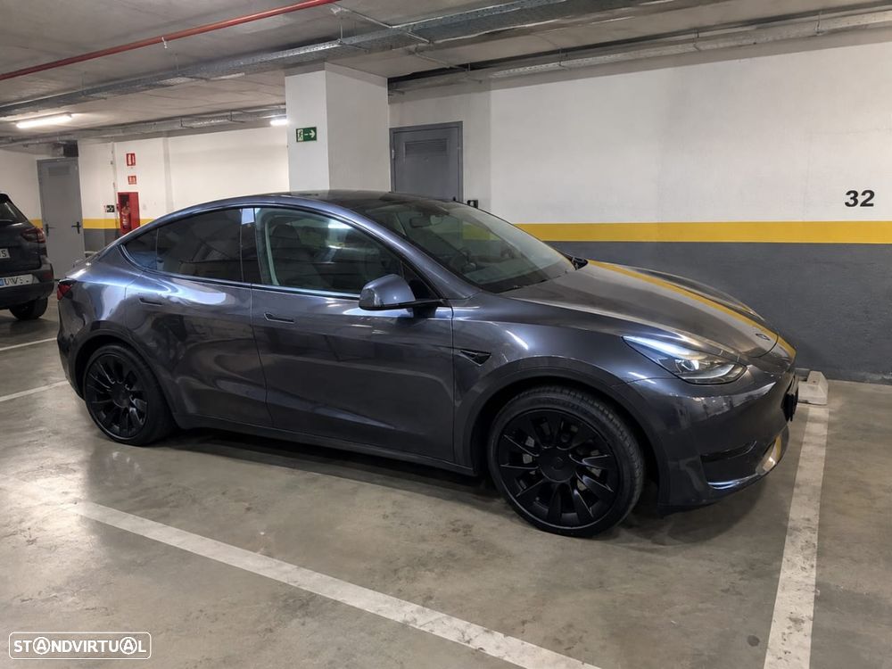 Tesla Model Y Standard RWD - 1