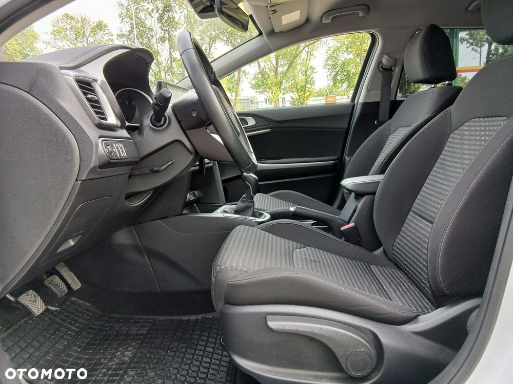 Kia Ceed 1.5 T-GDI M - 10