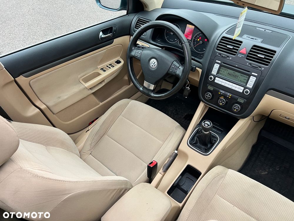 Volkswagen Golf - 22