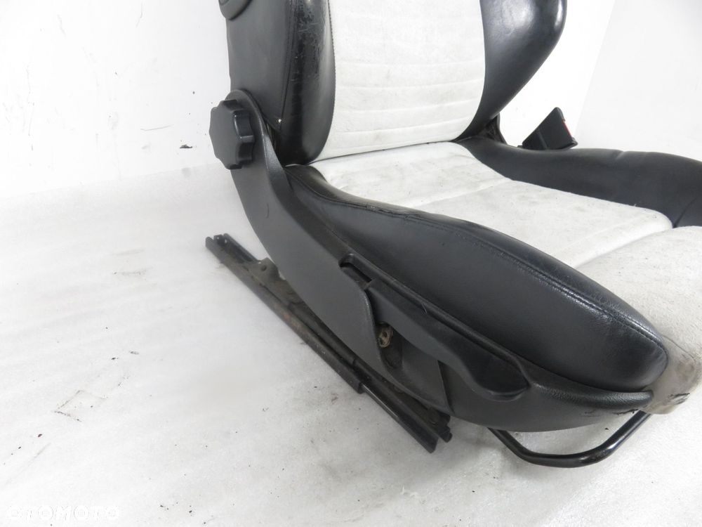 FOTEL PASAŻERA OPEL ASTRA II G BERTONE 3D - 2