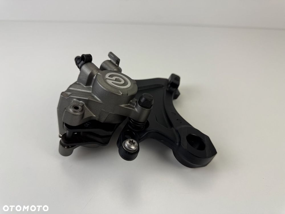 Tylny zacisk hamulcowy Triumph Street Triple 765 RS 2022- - 6