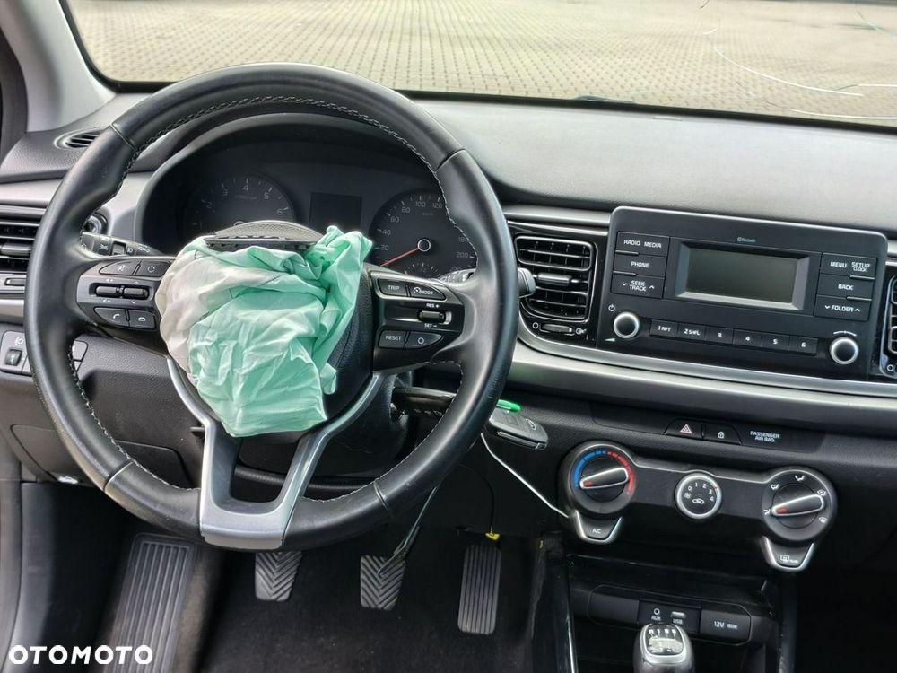 Kia Rio - 11
