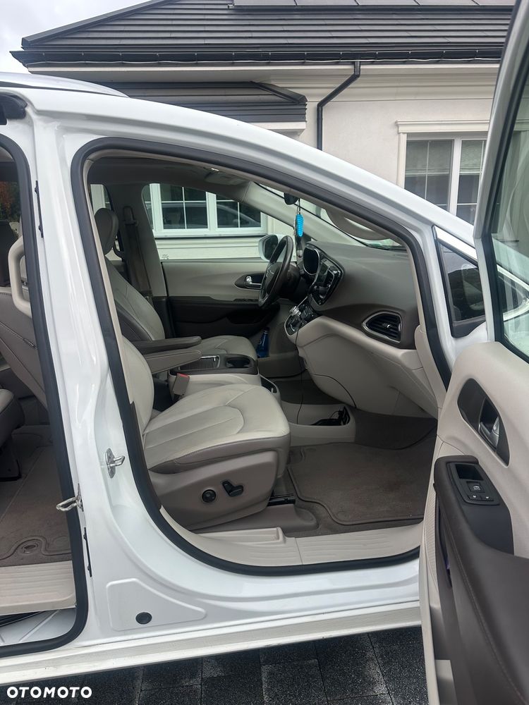 Chrysler Pacifica - 6