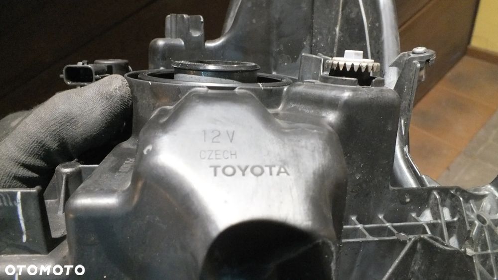 Lampa przednia prawa Toyota Yaris IV - 7