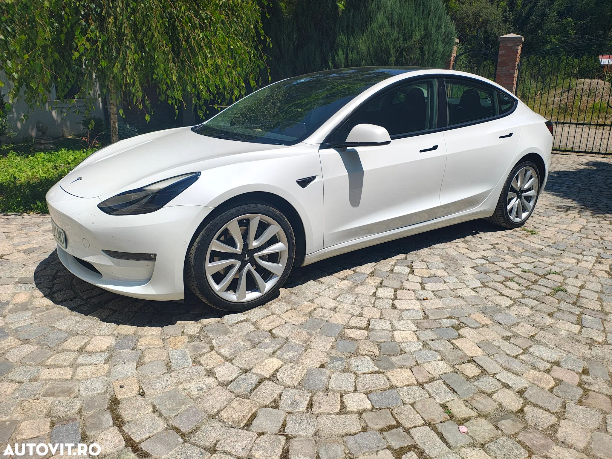 Tesla Model 3 - 1