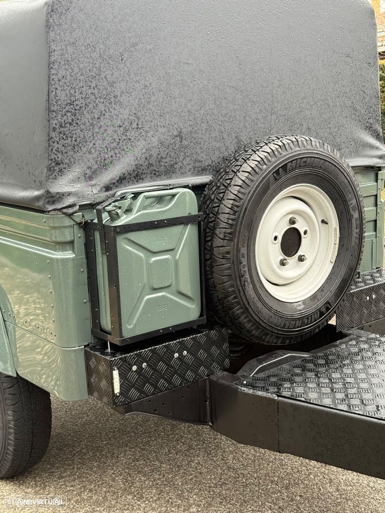 Land Rover Defender 110 SE - 31