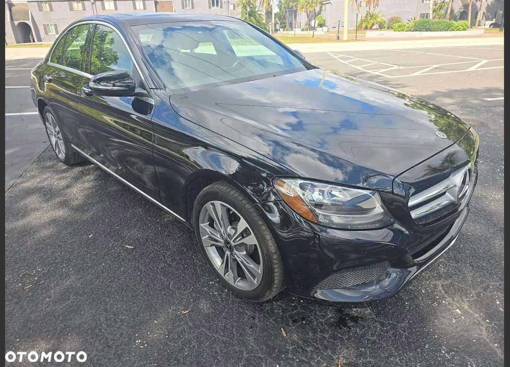 Mercedes-Benz Klasa C 300 9G-TRONIC - 3