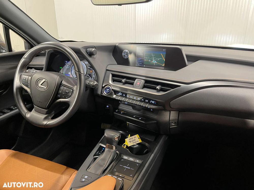Lexus UX 250h (E-FOUR) Luxury Line - 8