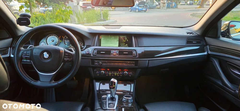 BMW Seria 5 520d Luxury Line - 12