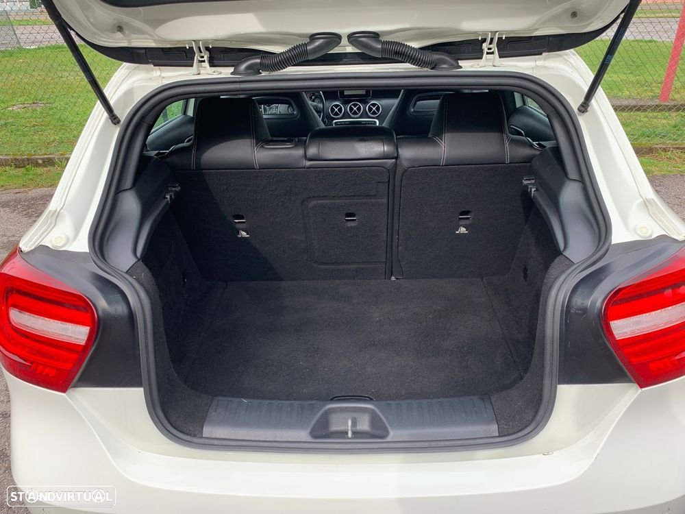 Mercedes-Benz A 180 d AMG Line - 59